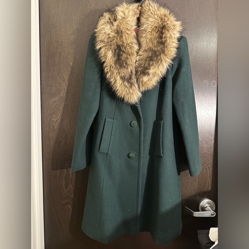 Kate Spade Elegant Green Coat with Faux Fur Collar Size Medium